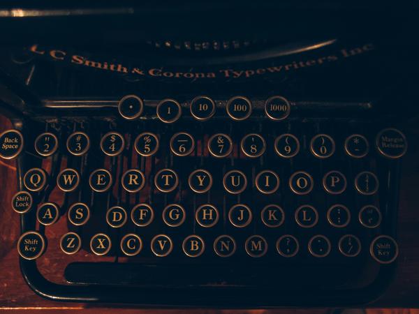 a picture of a typewriter